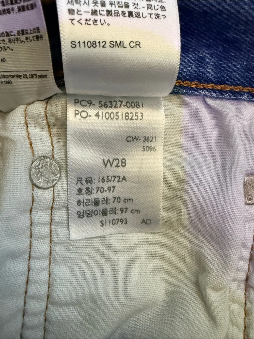 Levi's 501‎ Original Distressed Cut-Off Denim Shorts – Size W28